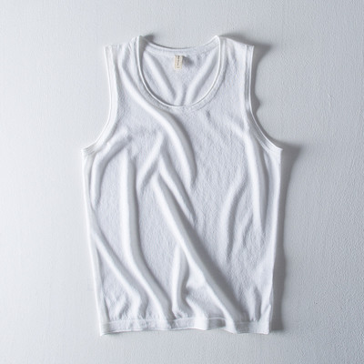 Tiszta férfi felső ovális nyakkivágással