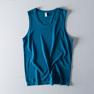 Tiszta férfi felső ovális nyakkivágással