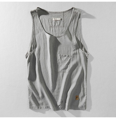 Férfi felső ovális nyakkivágással és zsebbel