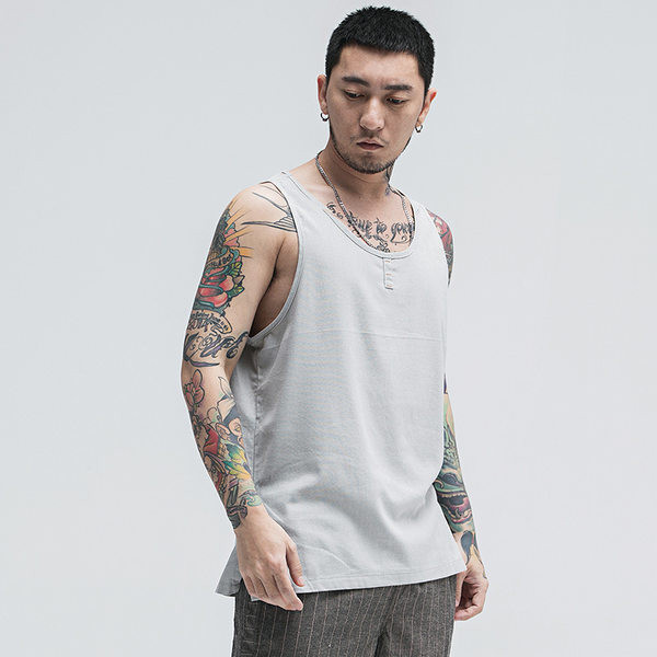 Široka muška majica bez rukava s ovalnim izrezom i amblemom