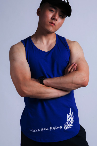 Ανδρικό φανελάκι με επιγραφή σε μπλε χρώμα