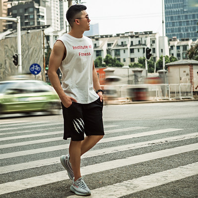 Αθλητικό φανελάκι με στρογγυλή λαιμόκοψη - λευκό χρώμα