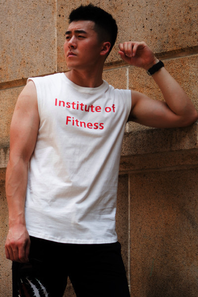 Αθλητικό φανελάκι με στρογγυλή λαιμόκοψη - λευκό χρώμα