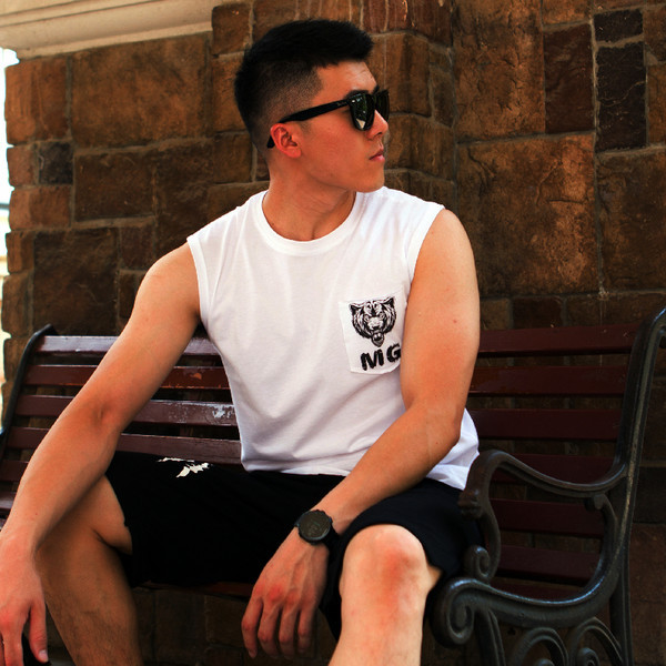 Αθλητικό φανελάκι με στρογγυλή λαιμόκοψη - λευκό χρώμα