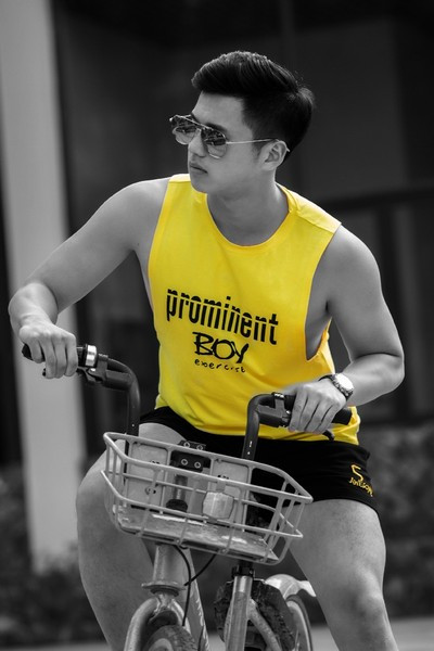 Férfi sportcipő kerek nyakkivágással - három színben