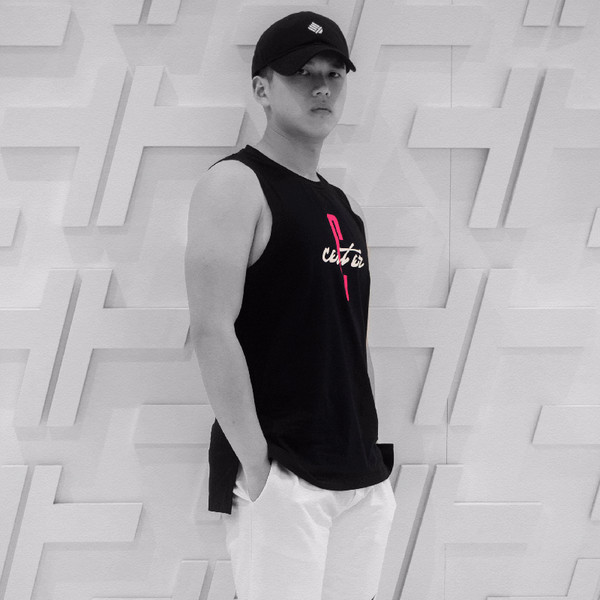 Muška pamučna majica bez rukava s ovalnim izrezom i aplikacijom