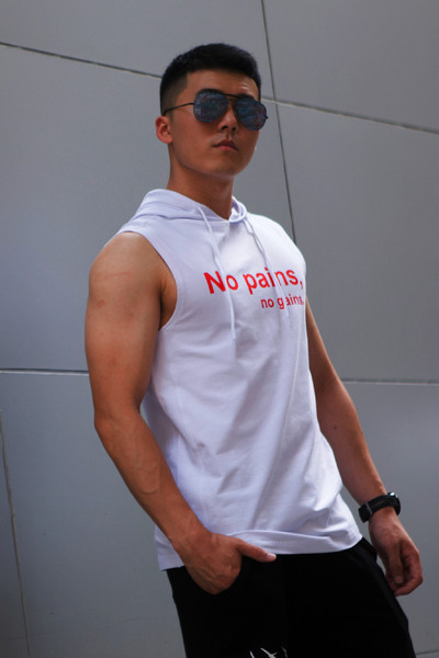 Ανδρικό φανελάκι με γραβάτες και έγχρωμη επιγραφή σε γκρι και λευκό χρώμα