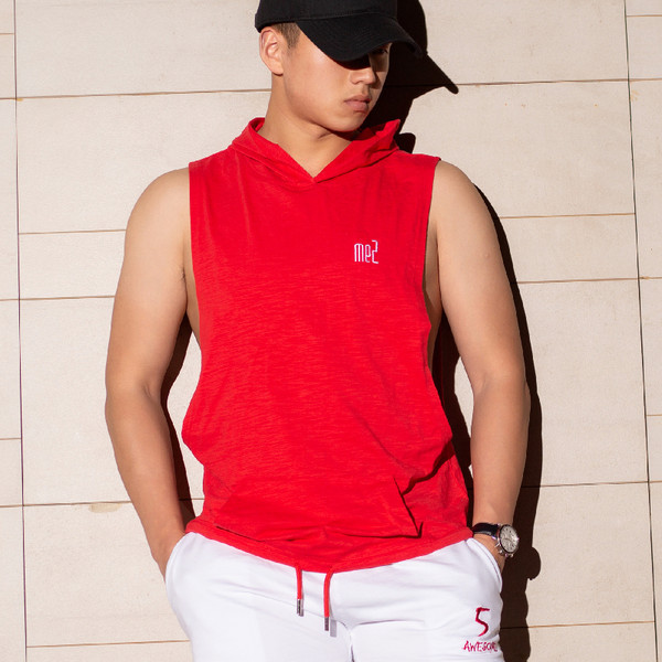 Férfi felső, kapucnival és felirattal