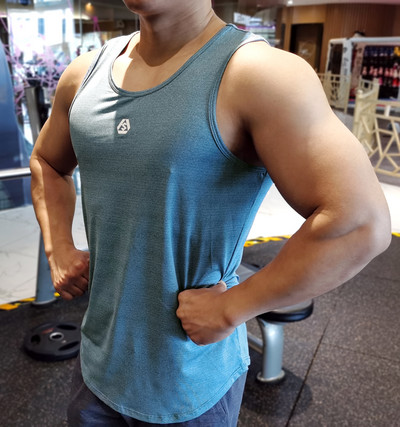 Gyorsan száradó anyagból készült férfi felső - sportoláshoz