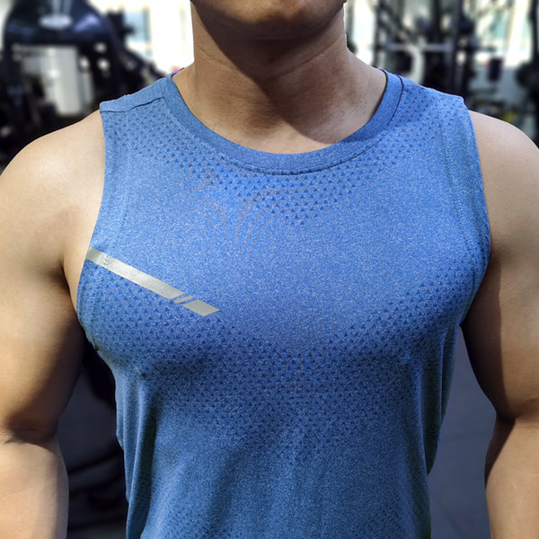 Gyorsan száradó anyagból készült, kerek nyakkivágású férfi sportcipő