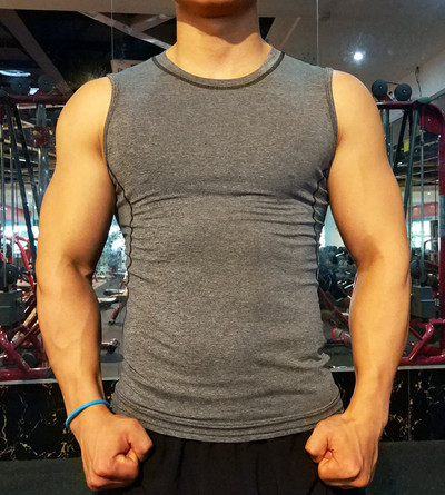 Sima tank top modell kerek nyakkivágással