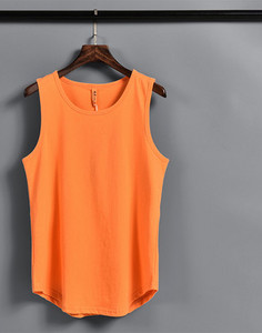 Férfi sportcipő ovális nyakkivágással - tiszta modell