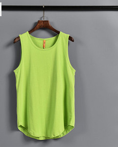 Férfi sportcipő ovális nyakkivágással - tiszta modell