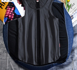 Alkalmi férfi felső ovális nyakkivágással