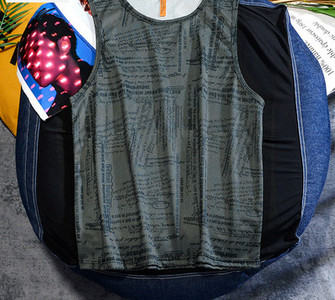 Alkalmi férfi felső ovális nyakkivágással