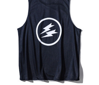 Alkalmi férfi felső ovális nyakkivágással