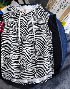 Sportlik meeste asümmeetriline kapuutsiga topp