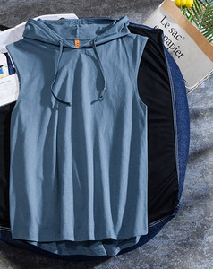 Sportlik meeste asümmeetriline kapuutsiga topp