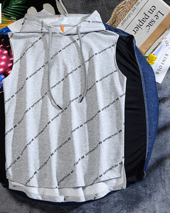 Sportlik meeste asümmeetriline kapuutsiga topp