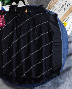 Sportlik meeste asümmeetriline kapuutsiga topp