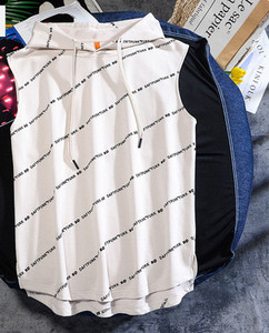 Sportlik meeste asümmeetriline kapuutsiga topp