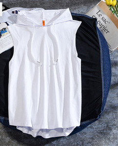 Sportlik meeste asümmeetriline kapuutsiga topp