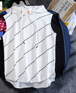 Sportlik meeste asümmeetriline kapuutsiga topp