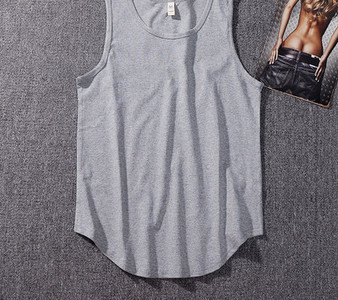 Férfi felső, kerek nyakkivágással, több színben