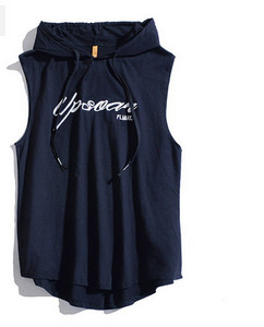 Széles modell férfi akasztófülke kapucnival és megkötővel