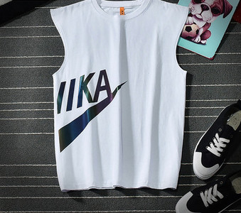 Meeste igapäevane sporditank aplikatsiooni ja pealdisega