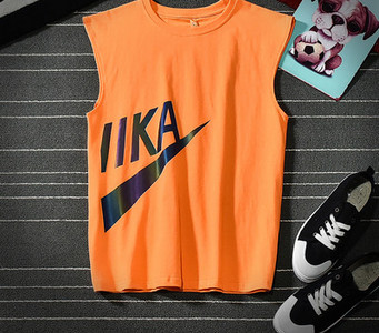 Meeste igapäevane sporditank aplikatsiooni ja pealdisega