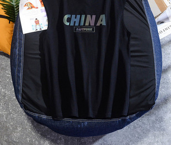 Meeste igapäevane sporditank aplikatsiooni ja pealdisega