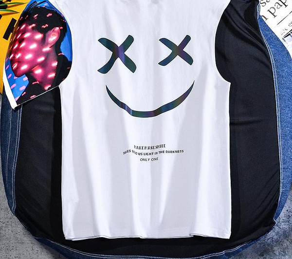 Meeste igapäevane sporditank aplikatsiooni ja pealdisega