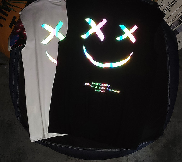 Meeste igapäevane sporditank aplikatsiooni ja pealdisega