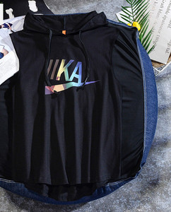 Új modell férfi felső, kapucnival és feliratos nyomattal