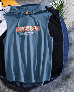 Új modell férfi felső, kapucnival és feliratos nyomattal