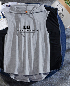 Új modell férfi felső, kapucnival és feliratos nyomattal