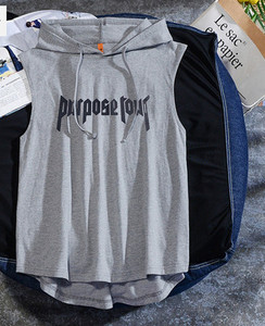 Új modell férfi felső, kapucnival és feliratos nyomattal