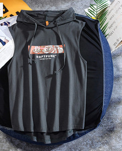 Új modell férfi felső, kapucnival és feliratos nyomattal