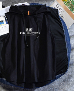 Új modell férfi felső, kapucnival és feliratos nyomattal