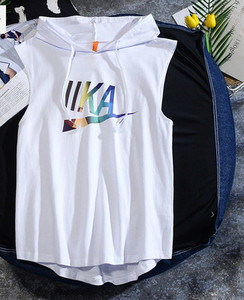 Új modell férfi felső, kapucnival és feliratos nyomattal