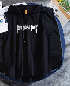 Új modell férfi felső, kapucnival és feliratos nyomattal