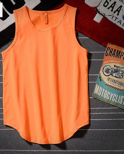 Férfi egyszínű felső, kerek nyakkivágással - sportoláshoz alkalmas