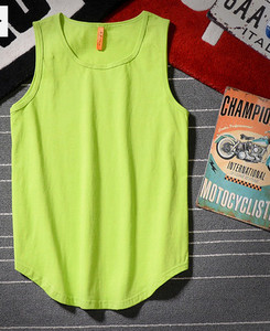 Férfi egyszínű felső, kerek nyakkivágással - sportoláshoz alkalmas