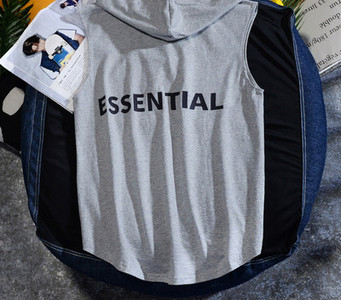 Meeste vabaaja topp lipsude ja kapuutsiga