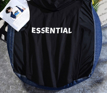 Meeste vabaaja topp lipsude ja kapuutsiga