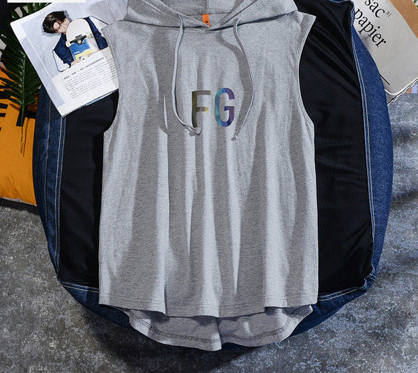 Meeste vabaaja topp lipsude ja kapuutsiga