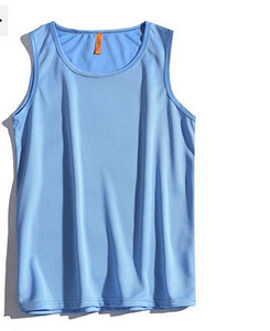 Καθημερινό ανδρικό φανελάκι με πολύχρωμο σχέδιο