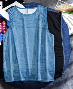 Καθημερινό ανδρικό φανελάκι με πολύχρωμο σχέδιο