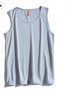 Καθημερινό ανδρικό φανελάκι με πολύχρωμο σχέδιο